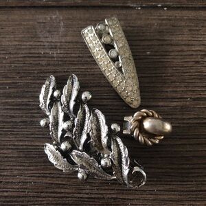 Vintage single sliver & white clip on earrings 3ct.